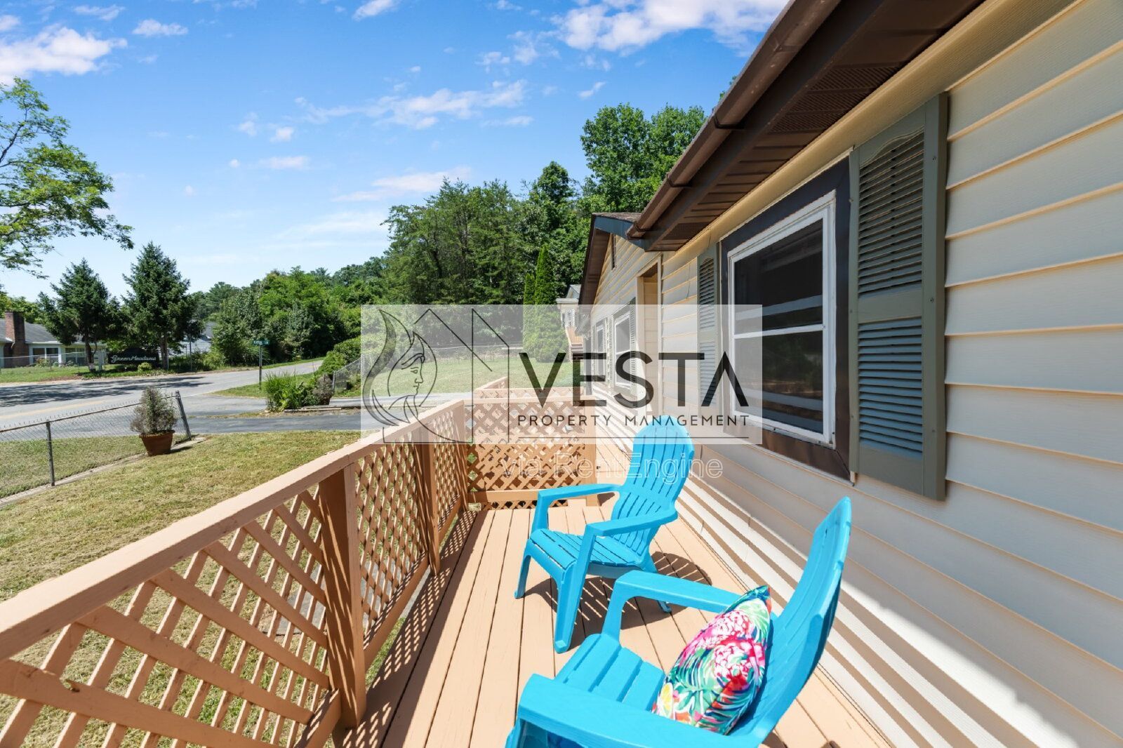 Quiet 2BR/2BA Home with Attached Garage – Swannanoa / East Asheville Area property image