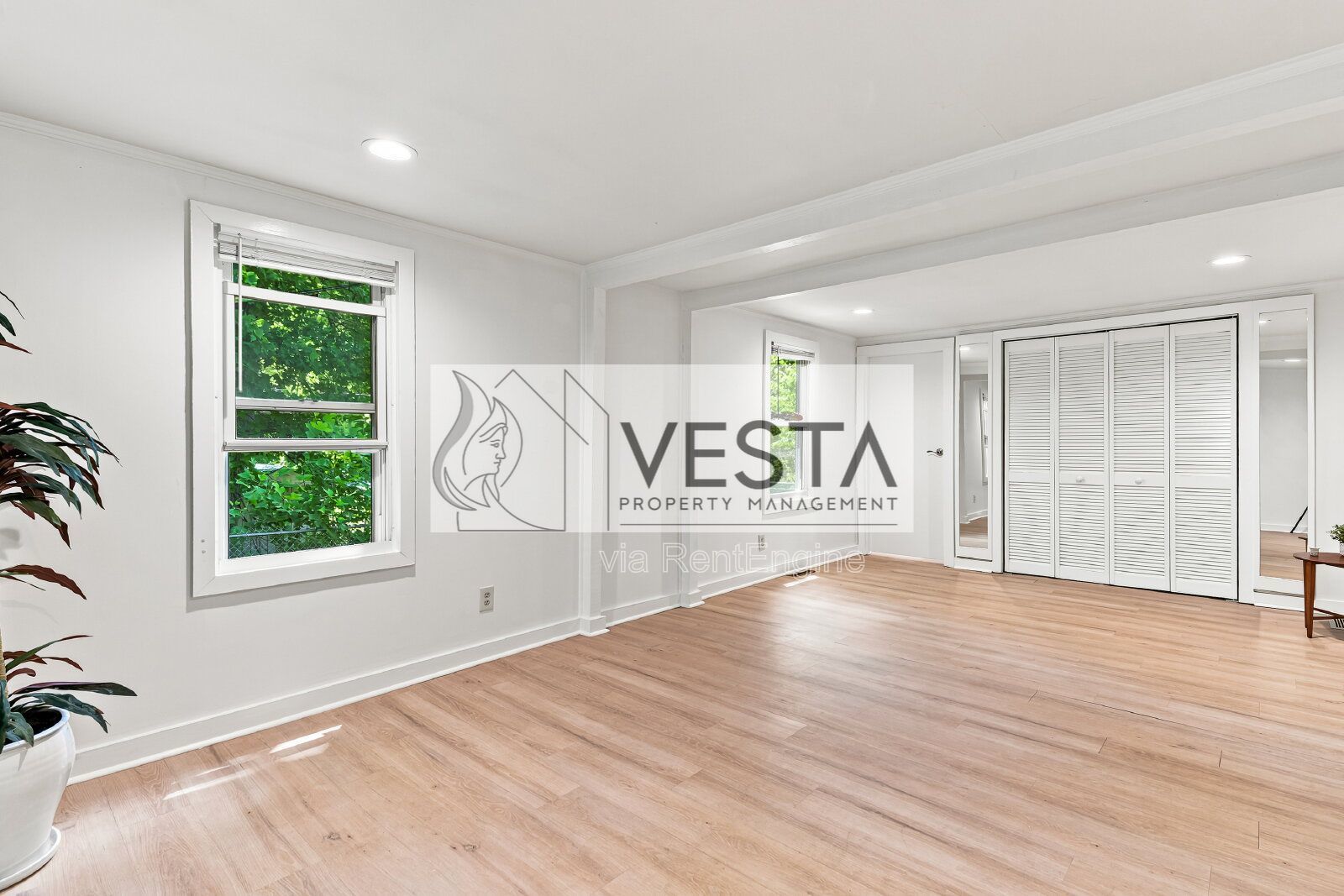 Quiet 2BR/2BA Home with Attached Garage – Swannanoa / East Asheville Area property image