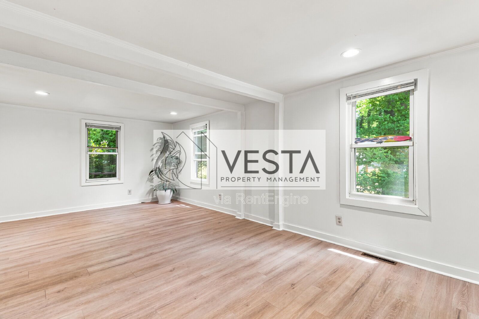 Quiet 2BR/2BA Home with Attached Garage – Swannanoa / East Asheville Area property image