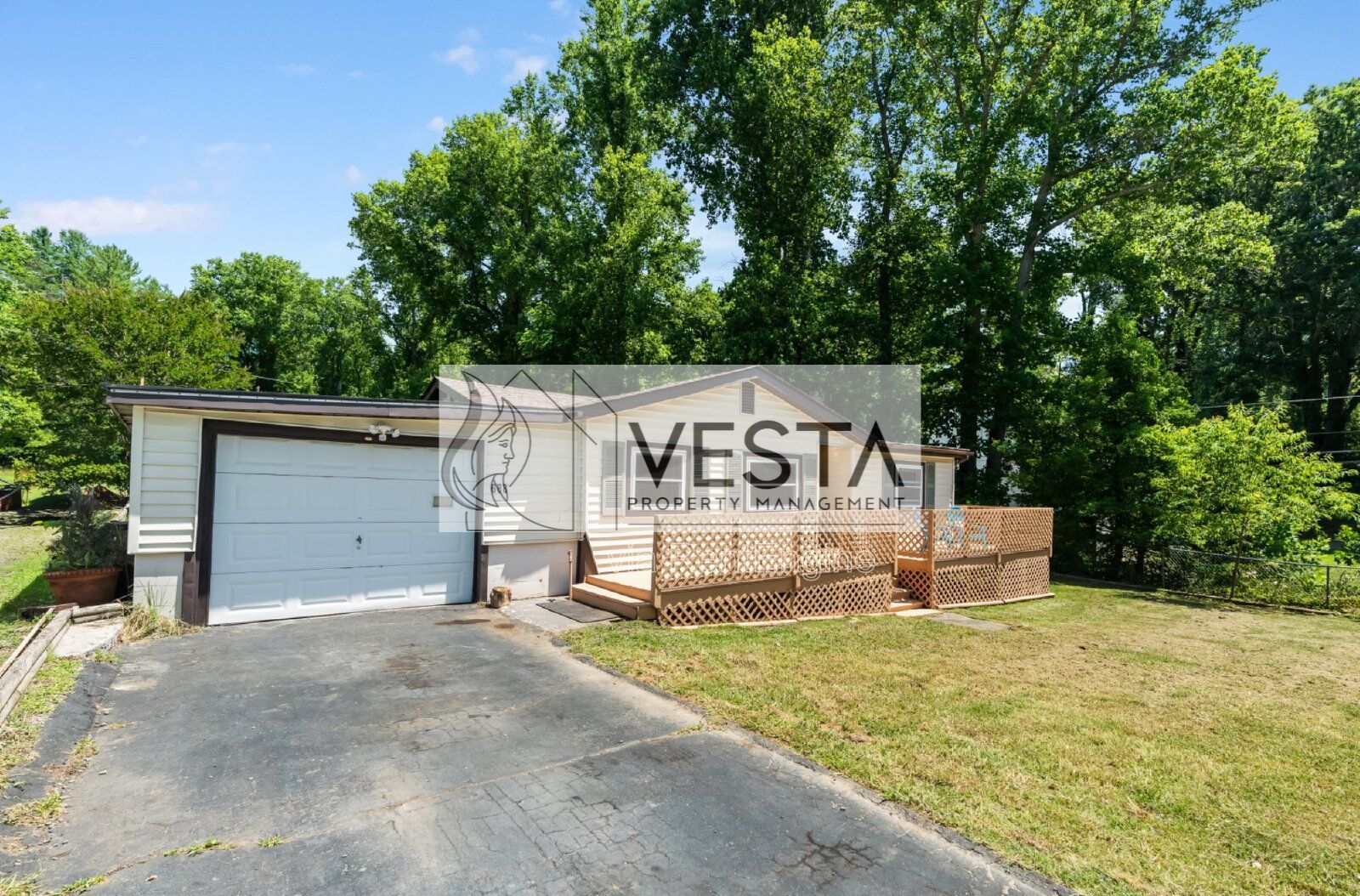 Quiet 2BR/2BA Home with Attached Garage – Swannanoa / East Asheville Area property image