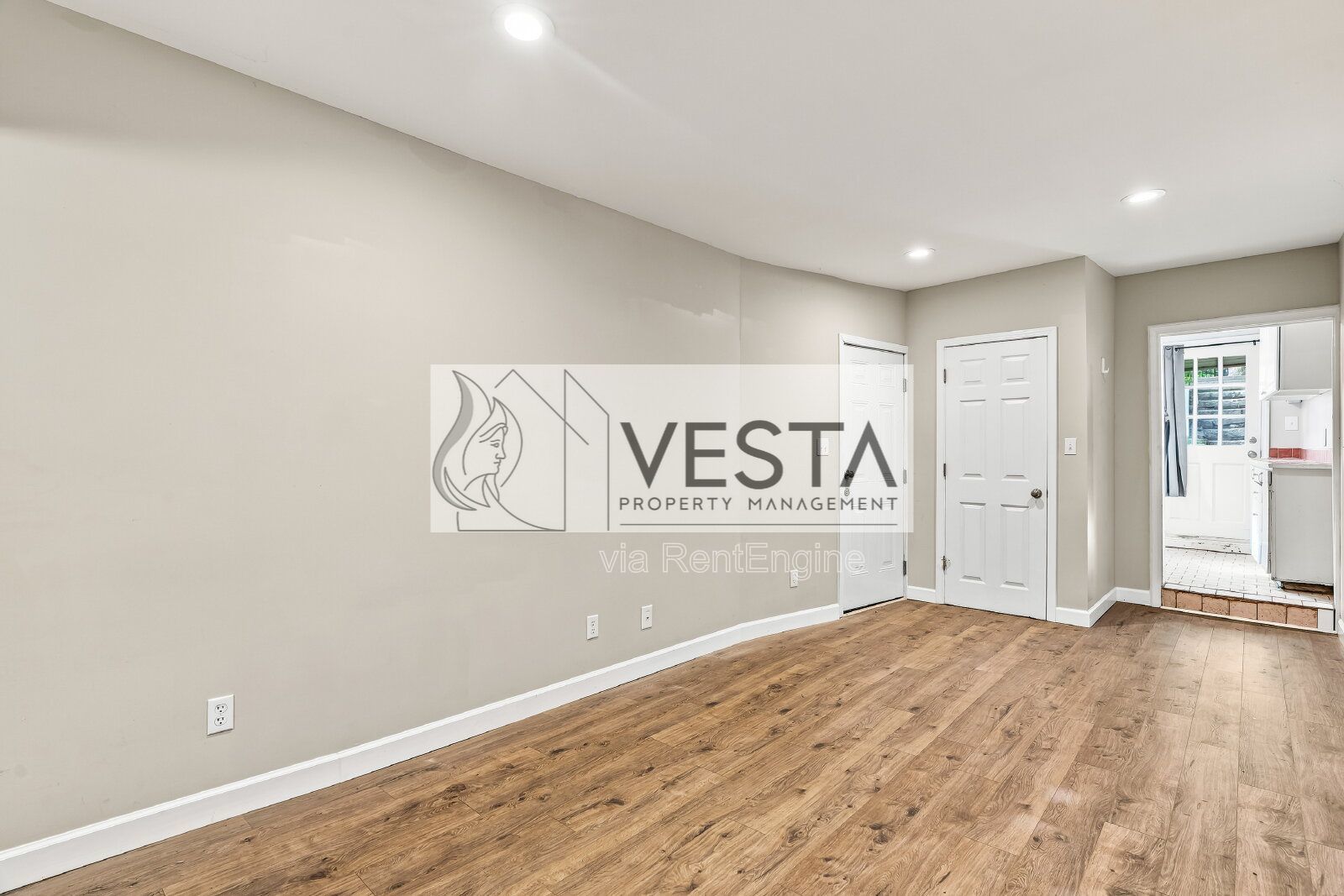 Studio Apartment - Walkable to Downtown and all of Merrimon property image