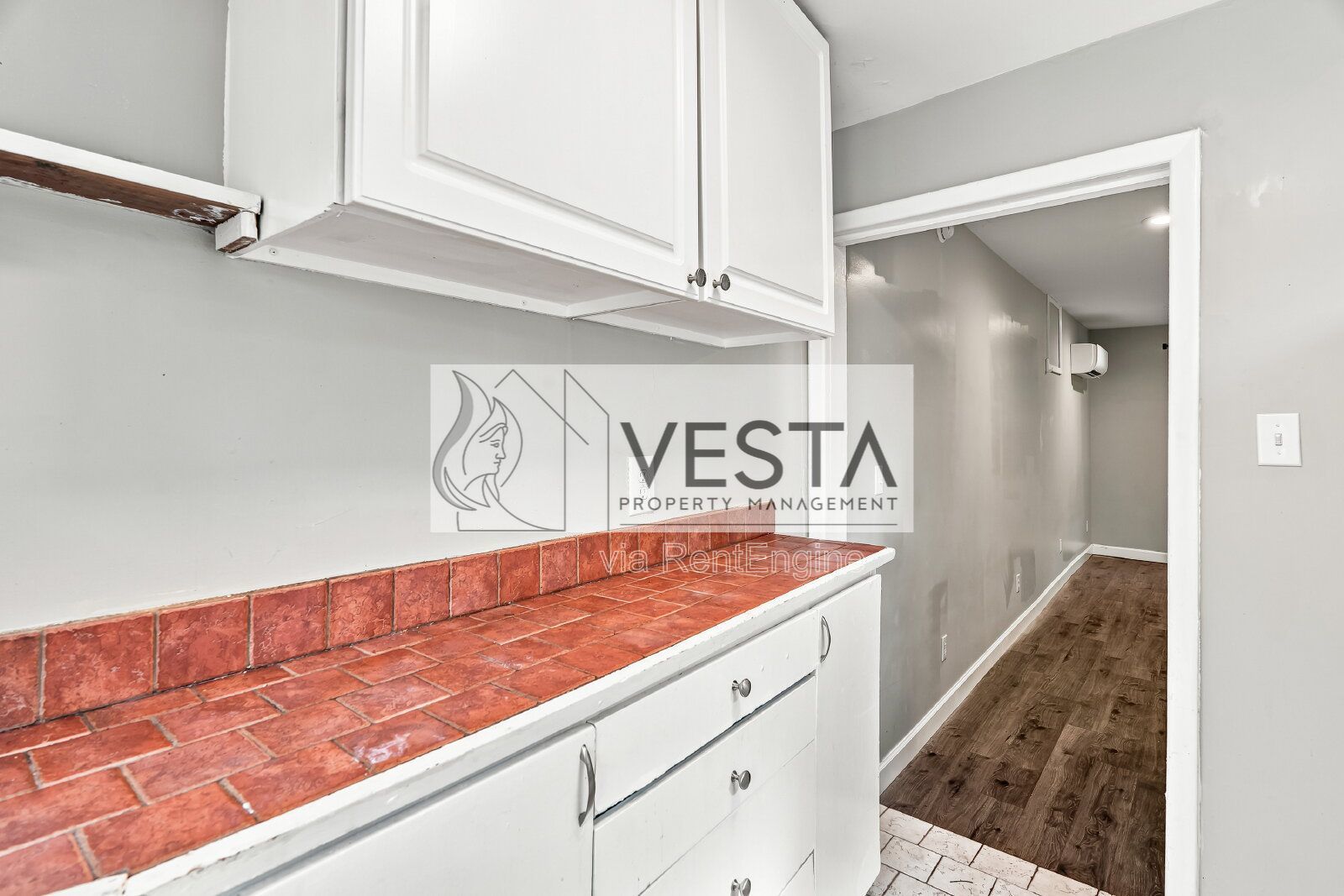 Studio Apartment - Walkable to Downtown and all of Merrimon property image