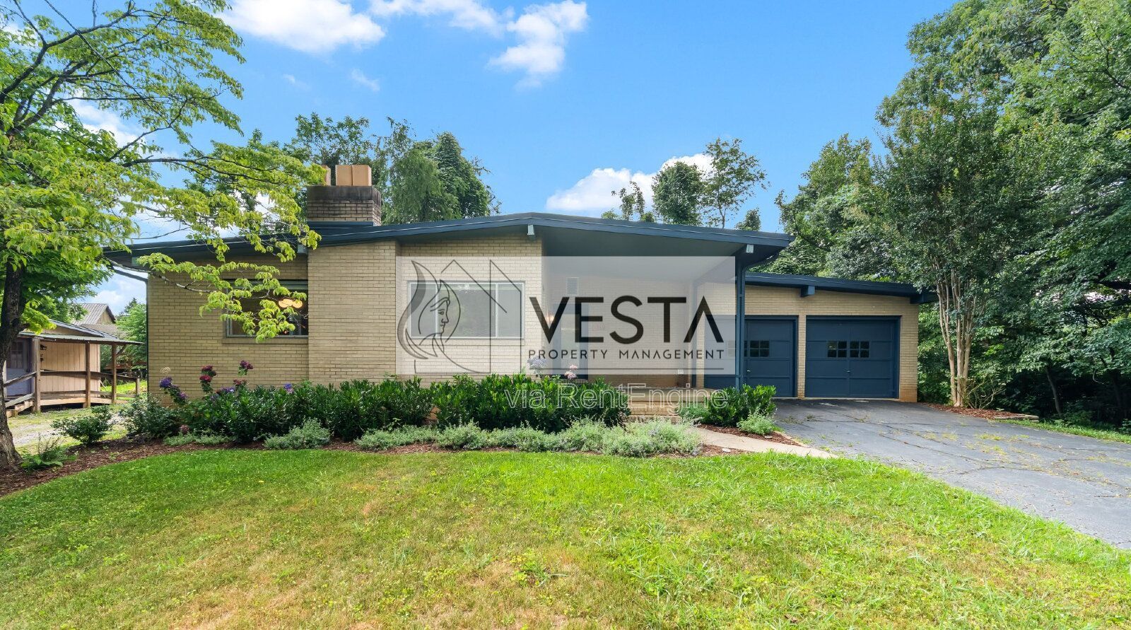 3BR/2BA Home with Bonus Room near Downtown Brevard property image