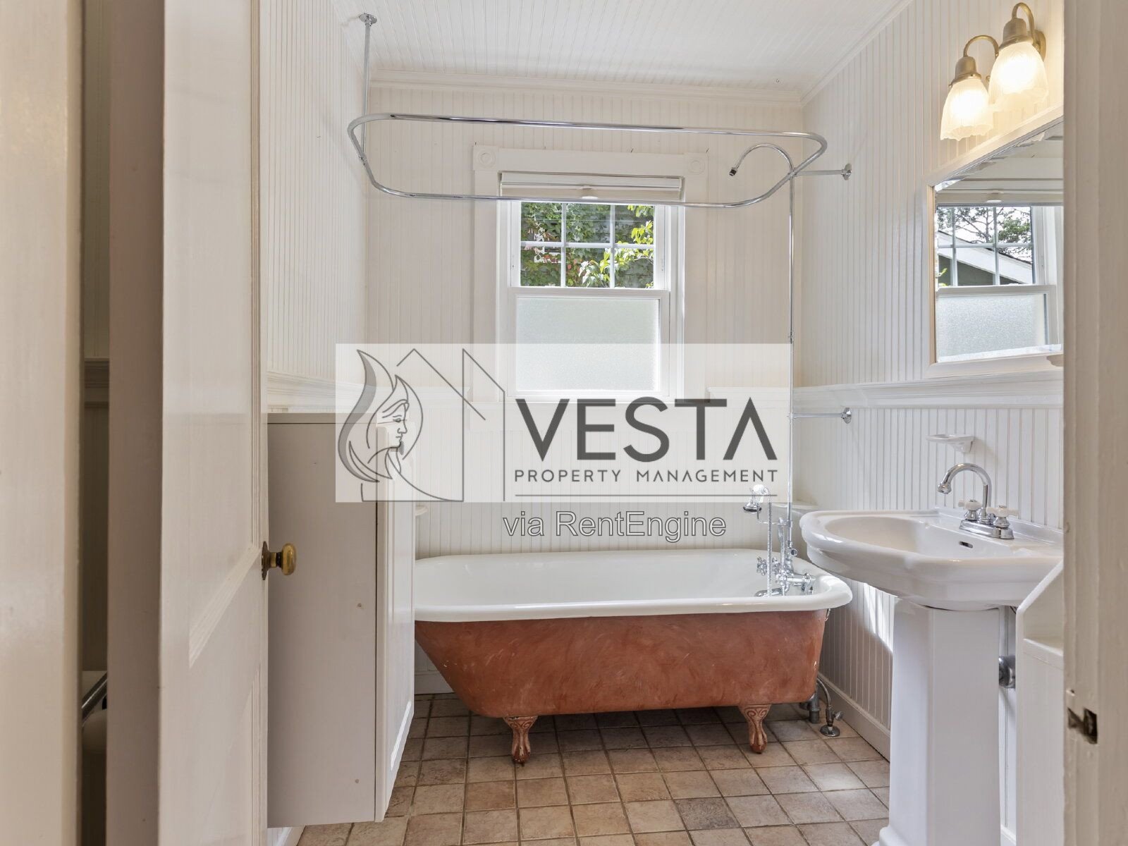 Charming 2-Bed Oasis in Asheville - Perfect Blend of Comfort and Convenience! property image