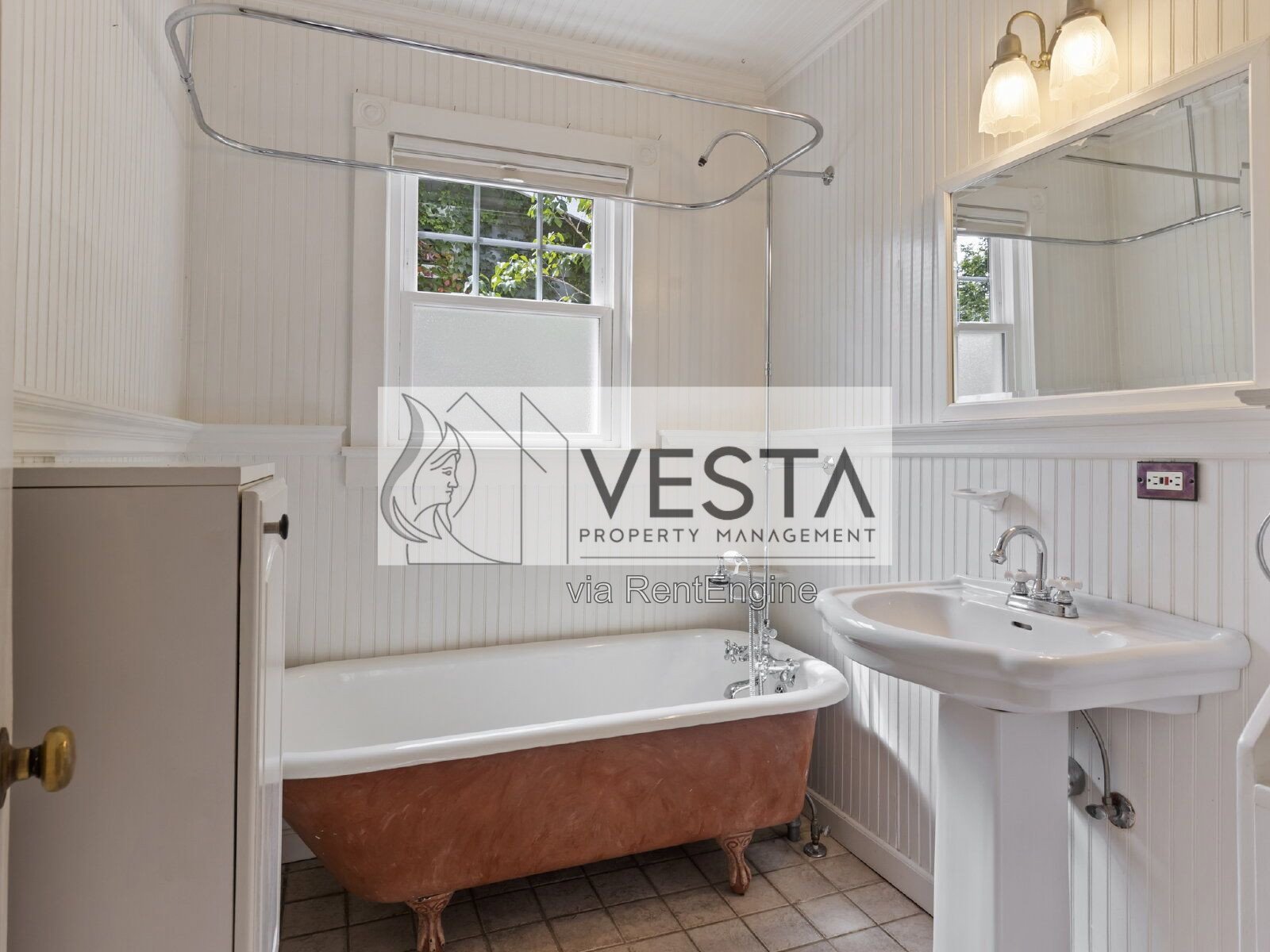 Charming 2-Bed Oasis in Asheville - Perfect Blend of Comfort and Convenience! property image