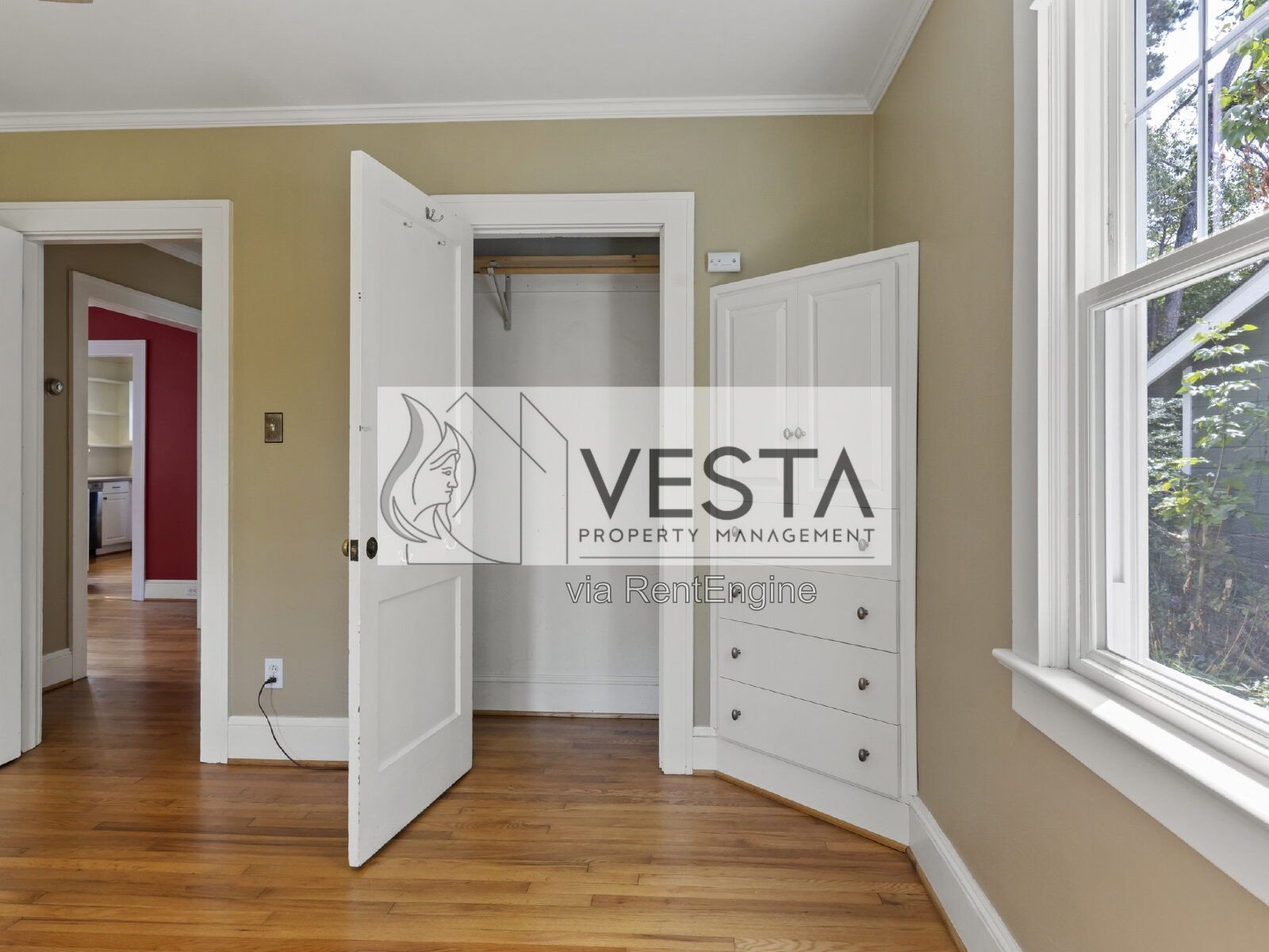 Charming 2-Bed Oasis in Asheville - Perfect Blend of Comfort and Convenience! property image