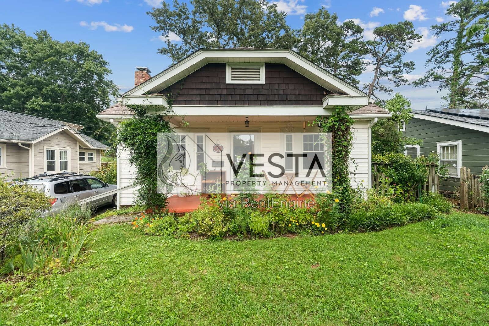 Charming 2-Bed Oasis in Asheville - Perfect Blend of Comfort and Convenience! property image