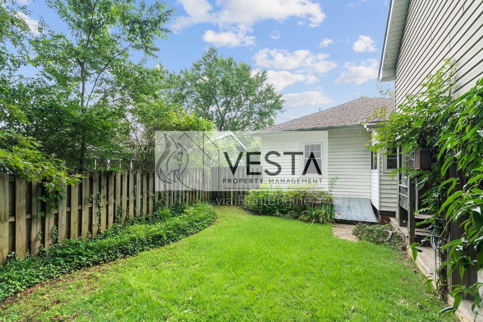 Charming 2-Bed Oasis in Asheville - Perfect Blend of Comfort and Convenience! property image
