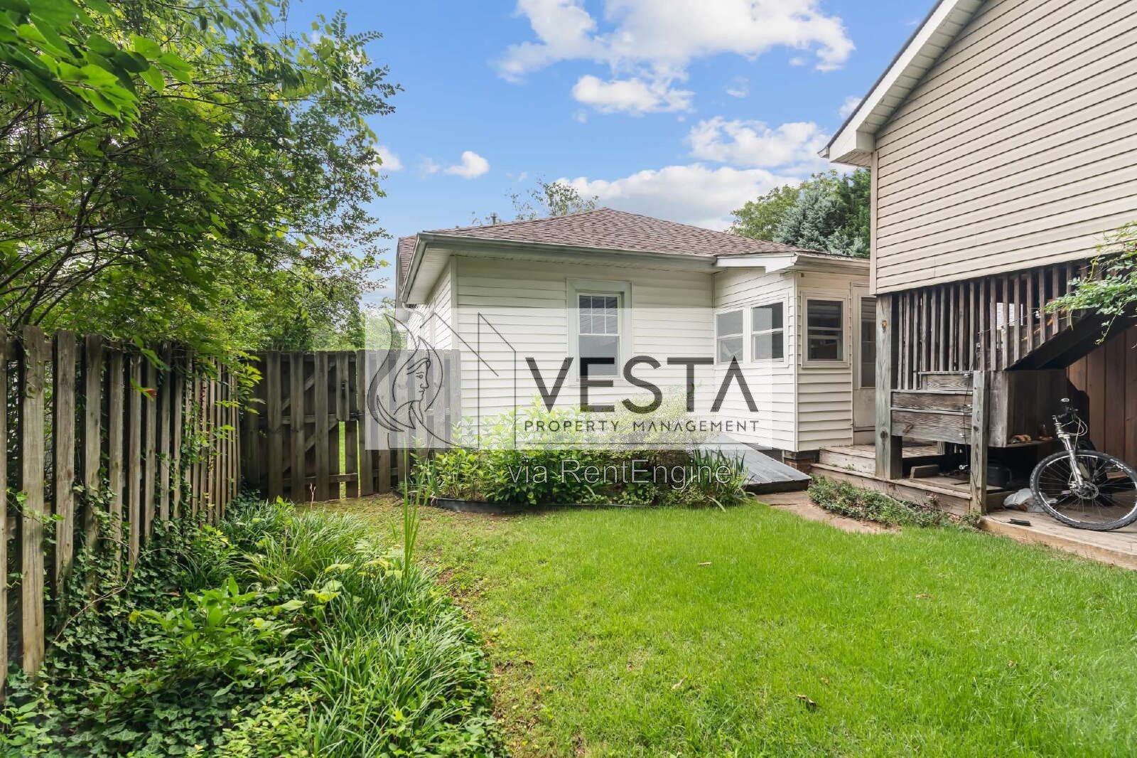 Charming 2-Bed Oasis in Asheville - Perfect Blend of Comfort and Convenience! property image
