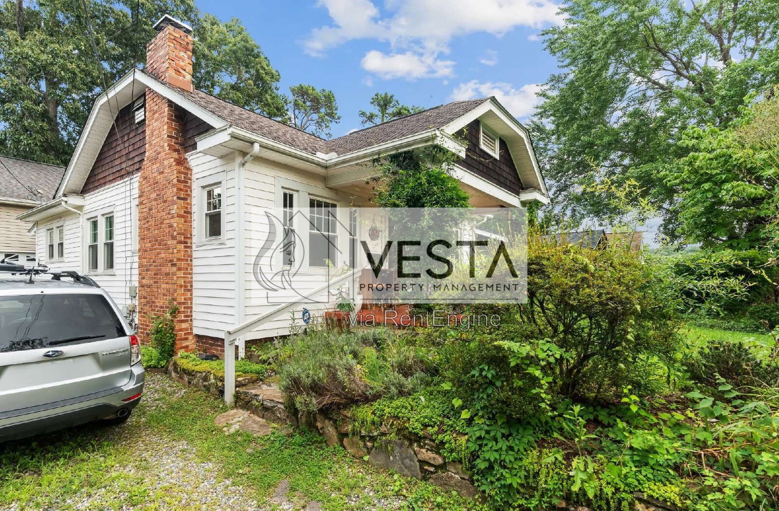 Charming 2-Bed Oasis in Asheville - Perfect Blend of Comfort and Convenience! property image