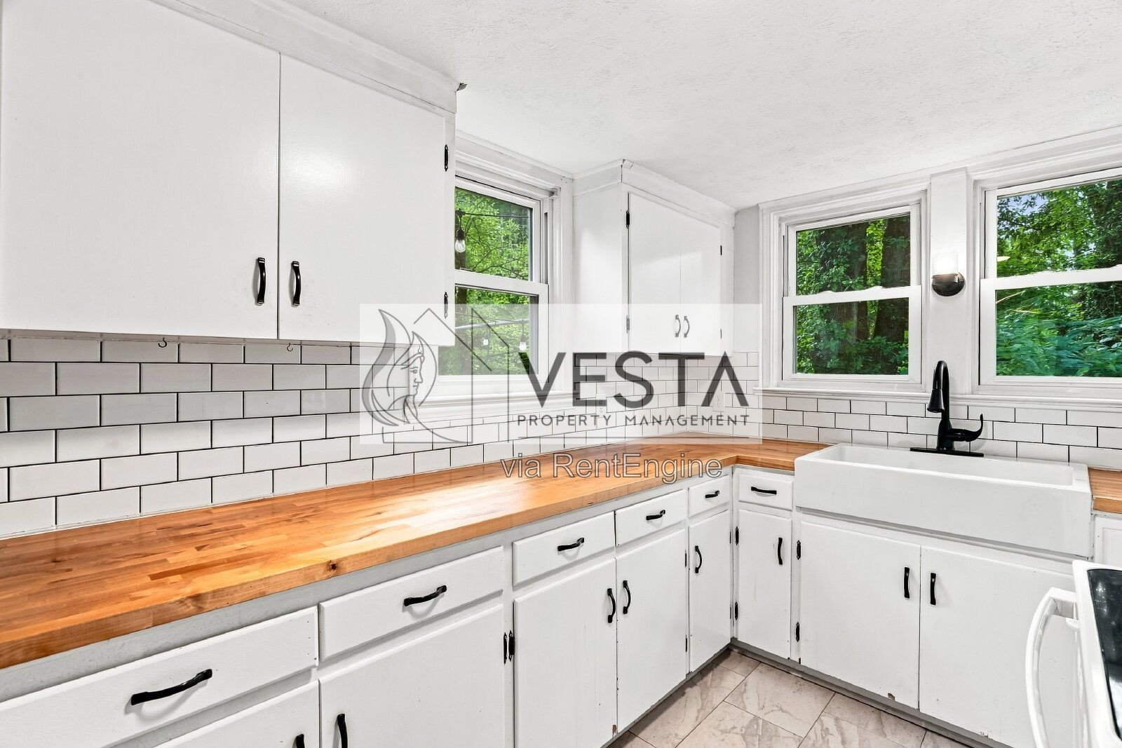 Charming 3-Bedroom with 2-Car Garage! Candler! property image