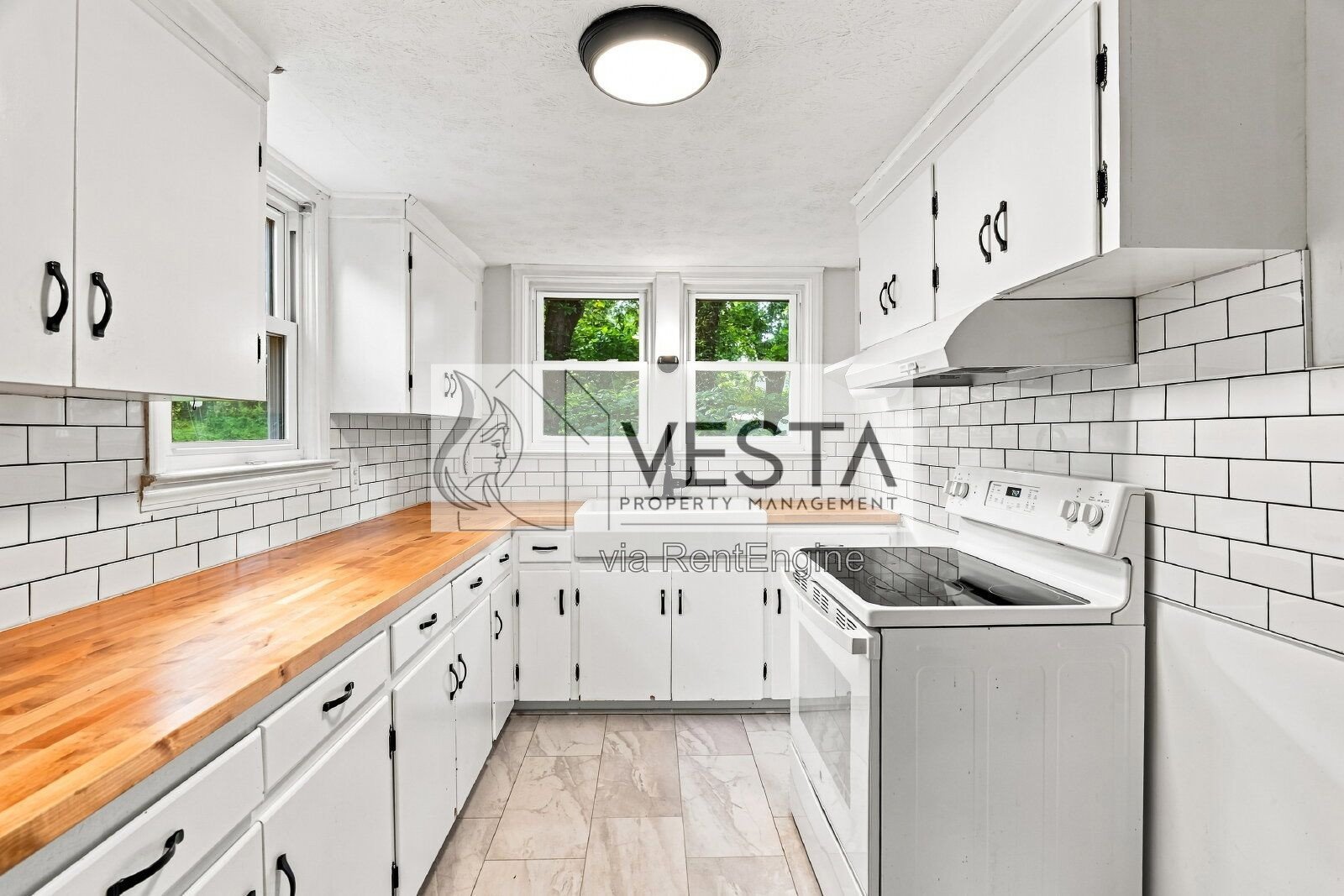 Charming 3-Bedroom with 2-Car Garage! Candler! property image