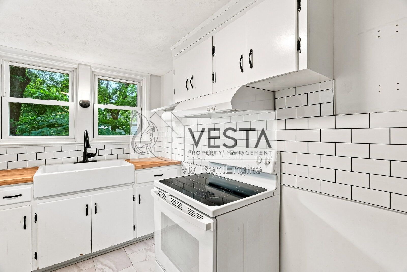 Charming 3-Bedroom with 2-Car Garage! Candler! property image