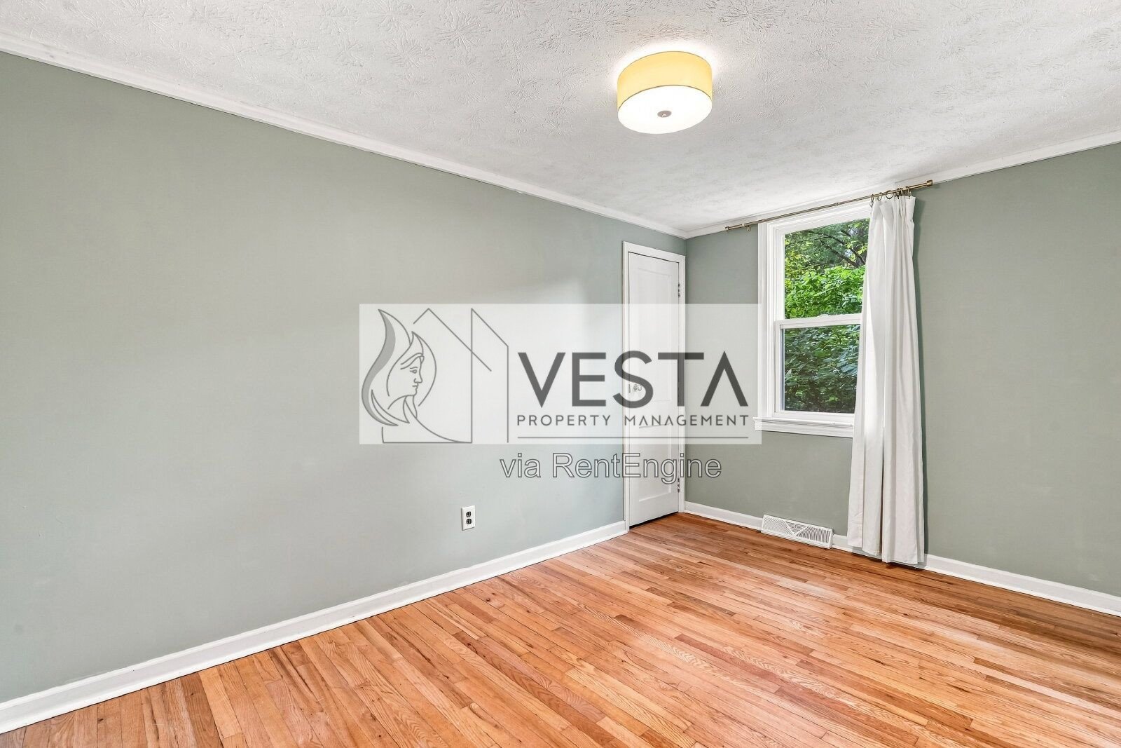 Charming 3-Bedroom with 2-Car Garage! Candler! property image
