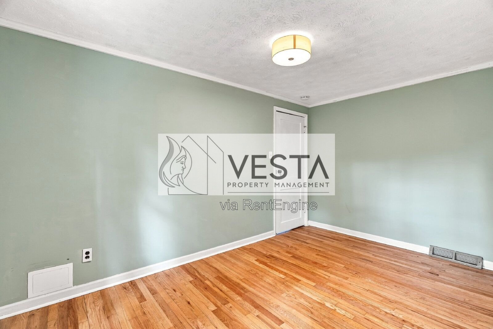 Charming 3-Bedroom with 2-Car Garage! Candler! property image