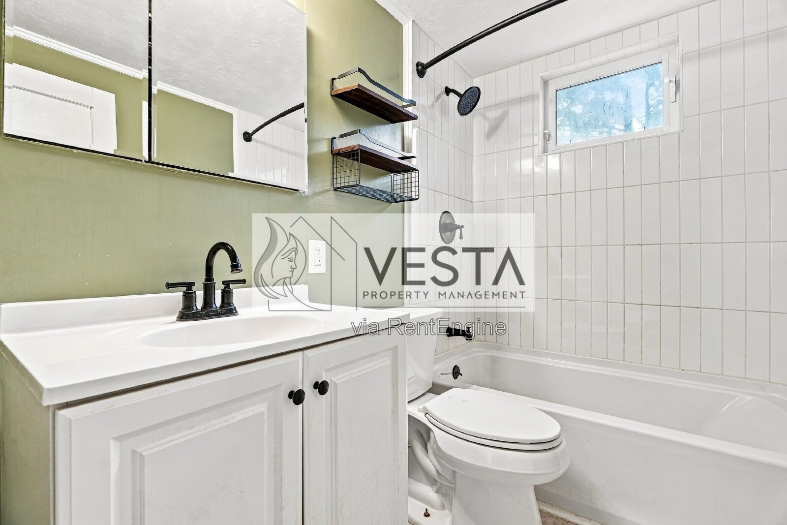Charming 3-Bedroom with 2-Car Garage! Candler! property image