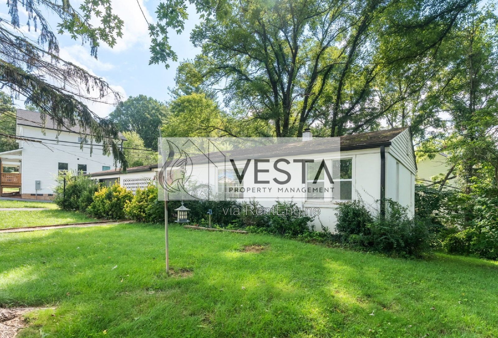 Charming 3-Bedroom with 2-Car Garage! Candler! property image