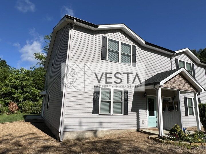Charming 3-Bed Retreat in Swannanoa | Private Baths for Every Bedroom property image