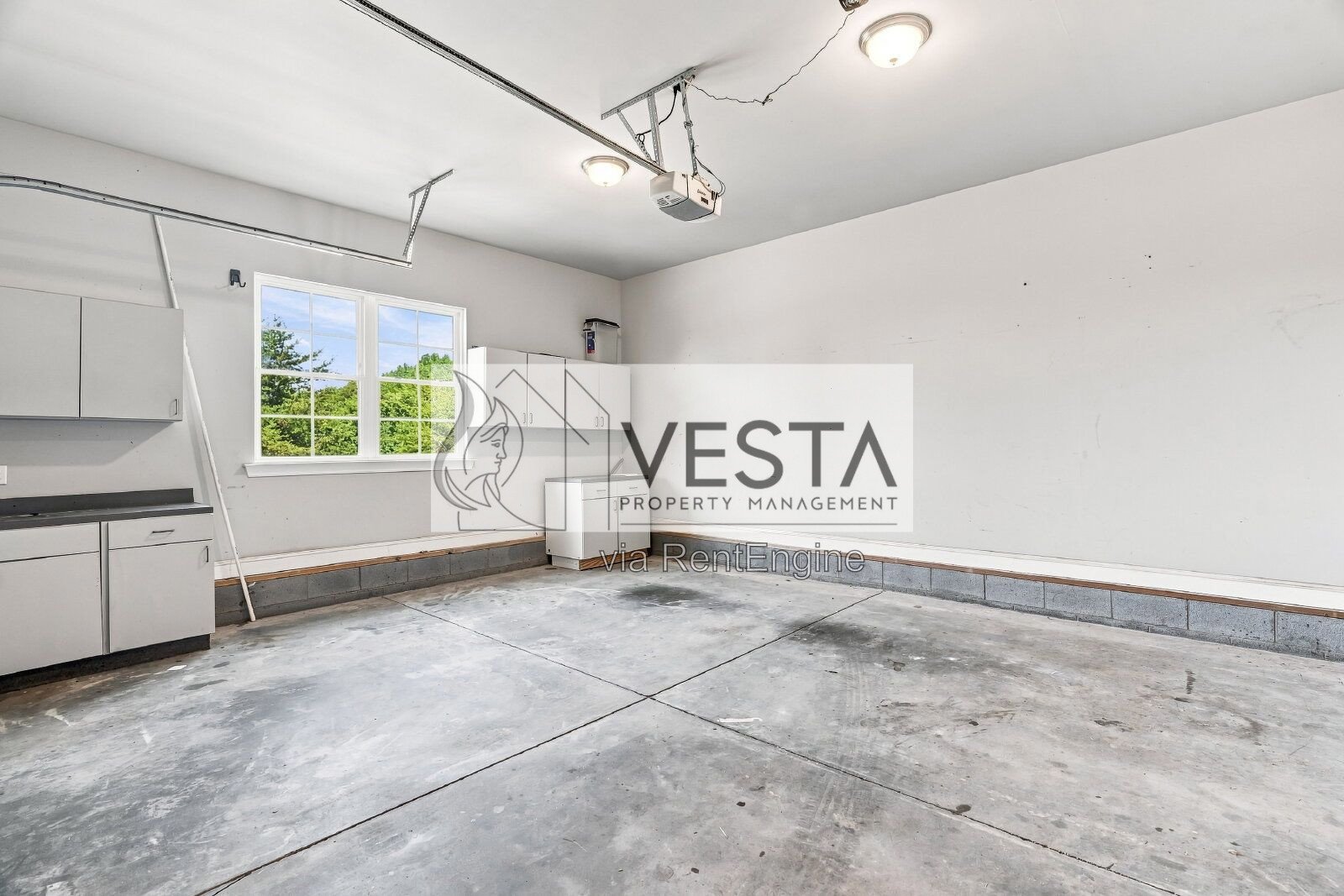 Embrace Comfort and Space: 4-Bedroom Haven at 21 Moss Pink Place, Asheville! property image