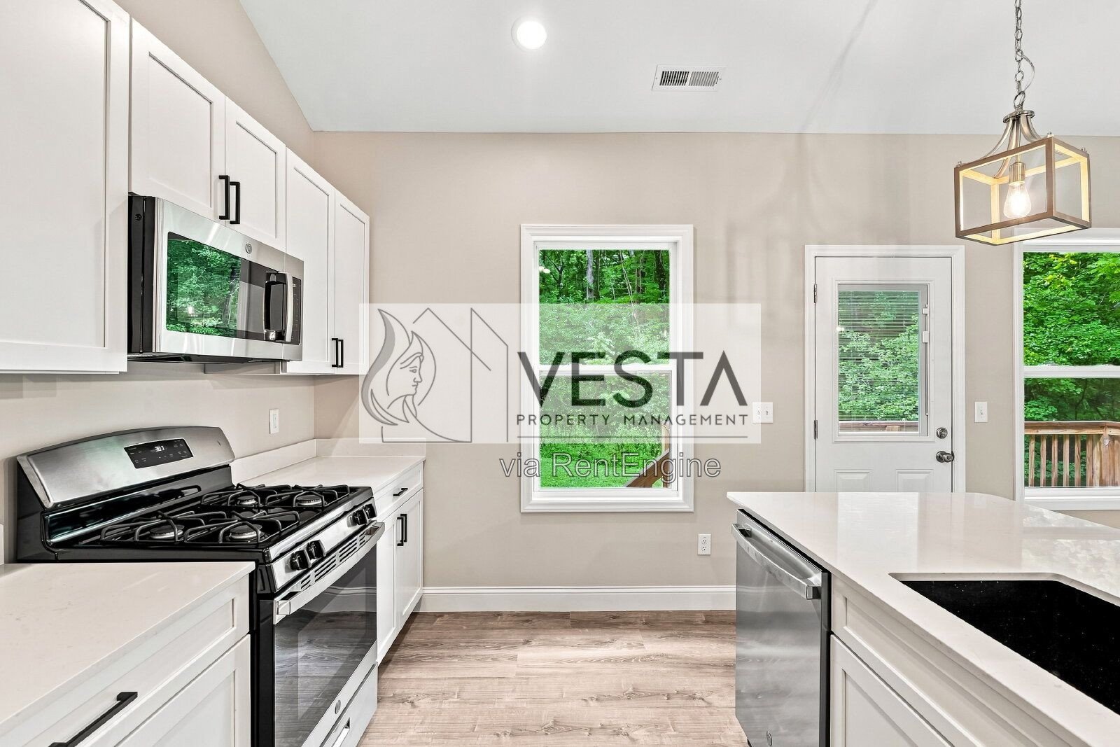 Charming 3-Bedroom Home in Asheville with 2 Full Baths and Spacious 2028 Sq Ft Layout! property image