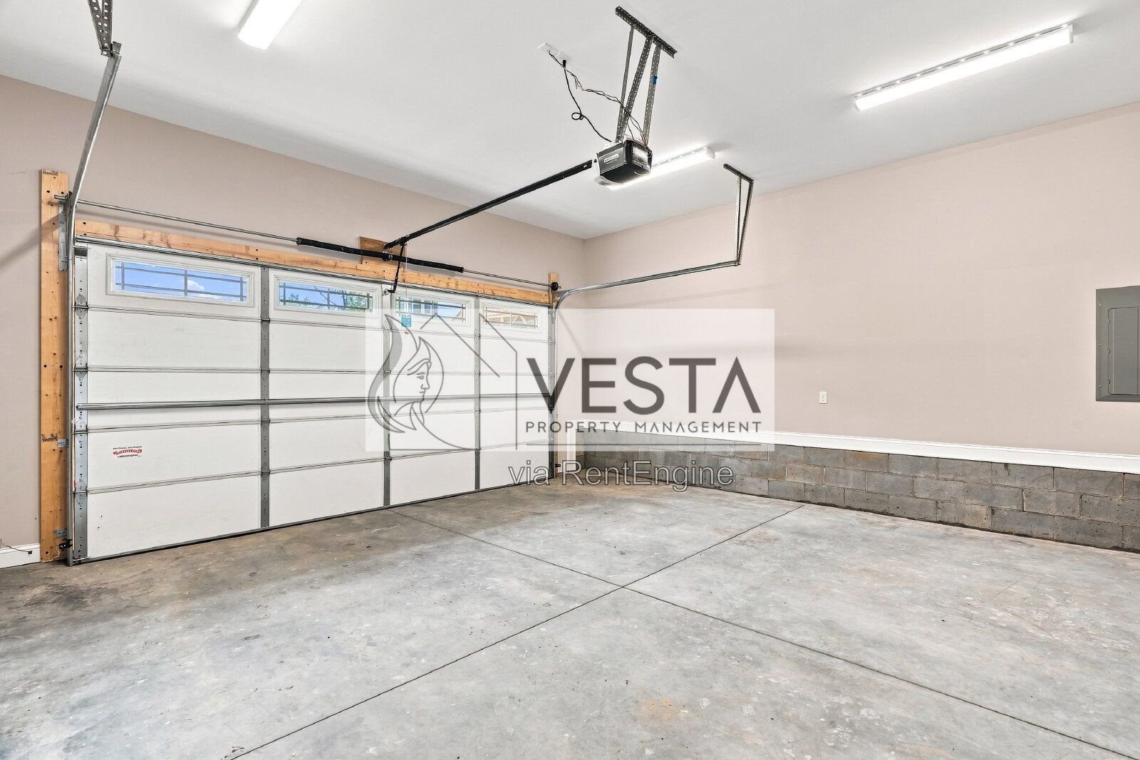 Charming 3-Bedroom Home in Asheville with 2 Full Baths and Spacious 2028 Sq Ft Layout! property image