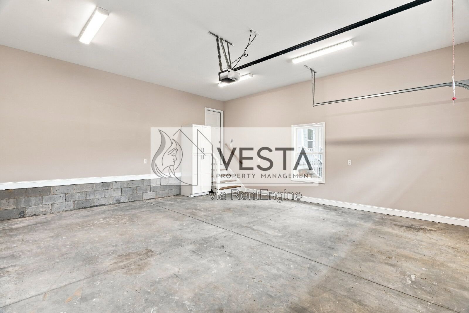 Charming 3-Bedroom Home in Asheville with 2 Full Baths and Spacious 2028 Sq Ft Layout! property image