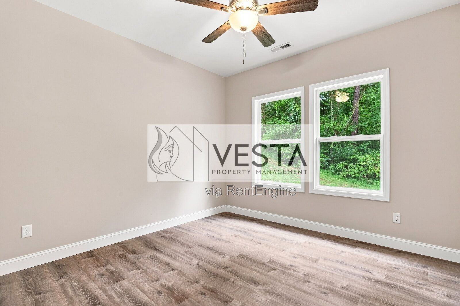Charming 3-Bedroom Home in Asheville with 2 Full Baths and Spacious 2028 Sq Ft Layout! property image