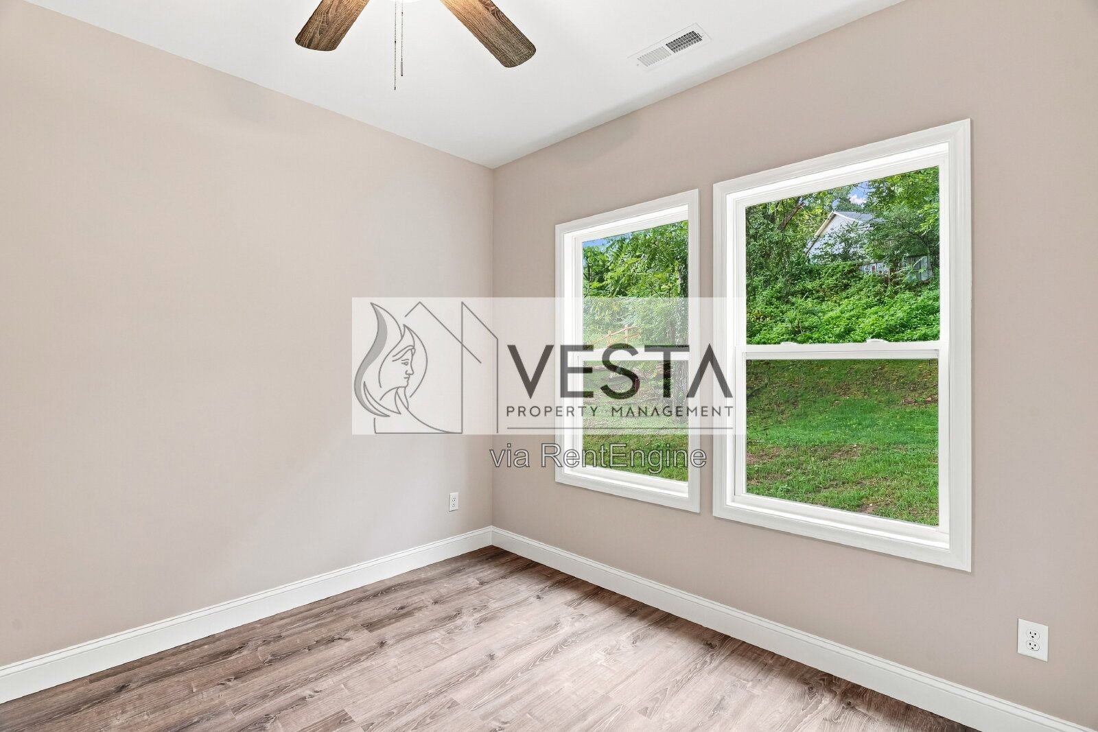 Charming 3-Bedroom Home in Asheville with 2 Full Baths and Spacious 2028 Sq Ft Layout! property image