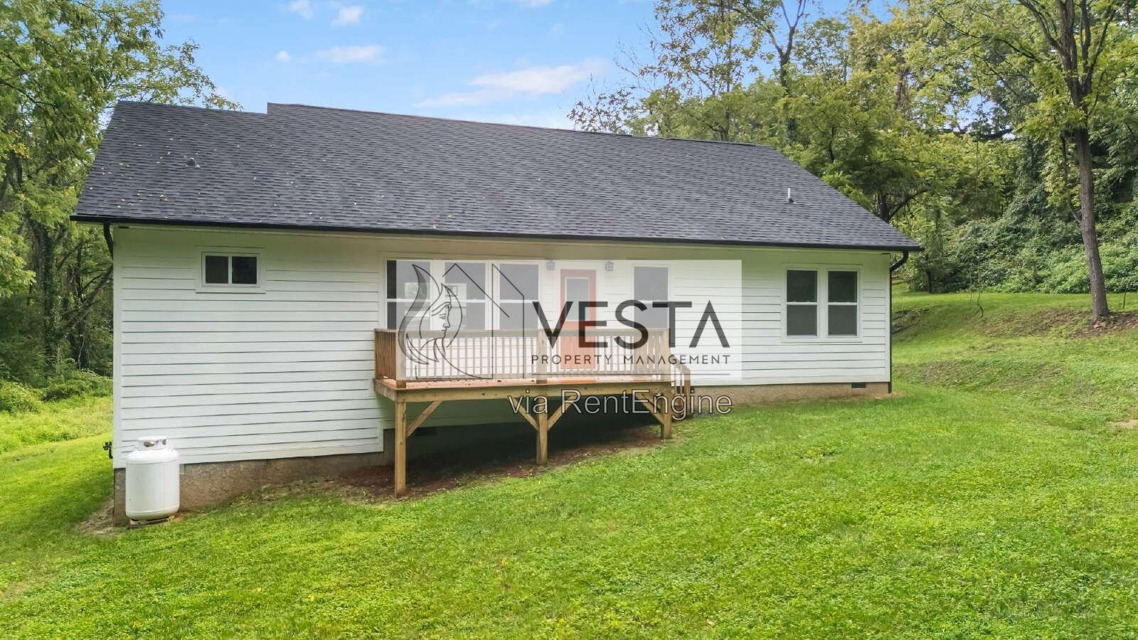 Charming 3-Bedroom Home in Asheville with 2 Full Baths and Spacious 2028 Sq Ft Layout! property image