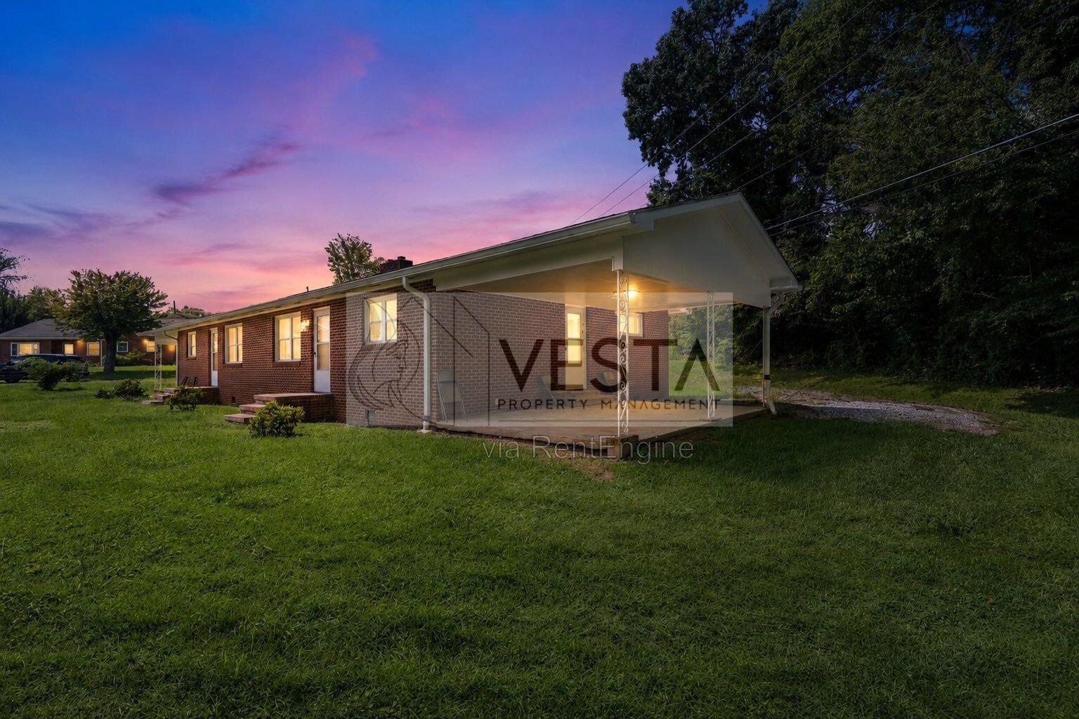 Updated 2BR/1BA Home in Waynesville w/ Carport & Hardwood Floor property image