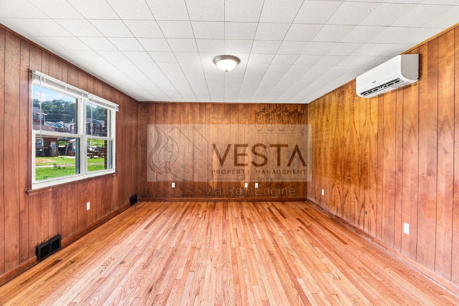 Updated 2BR/1BA Home in Waynesville w/ Carport & Hardwood Floor property image