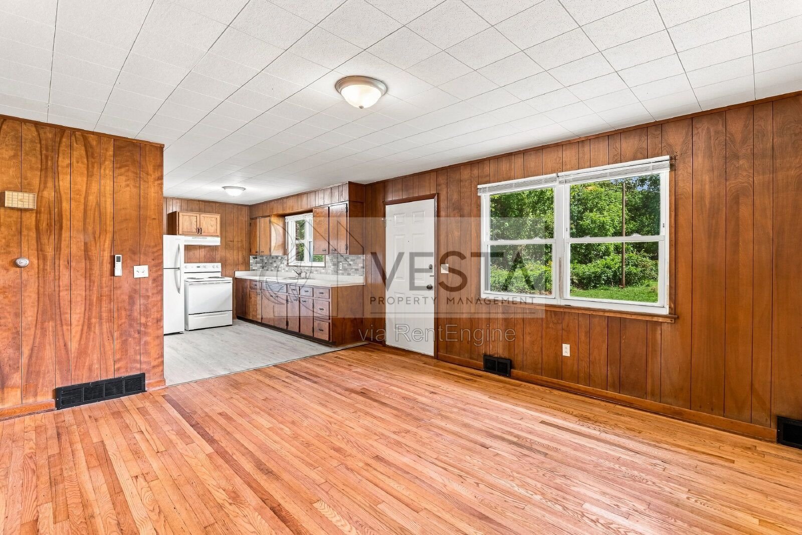 Updated 2BR/1BA Home in Waynesville w/ Carport & Hardwood Floor property image