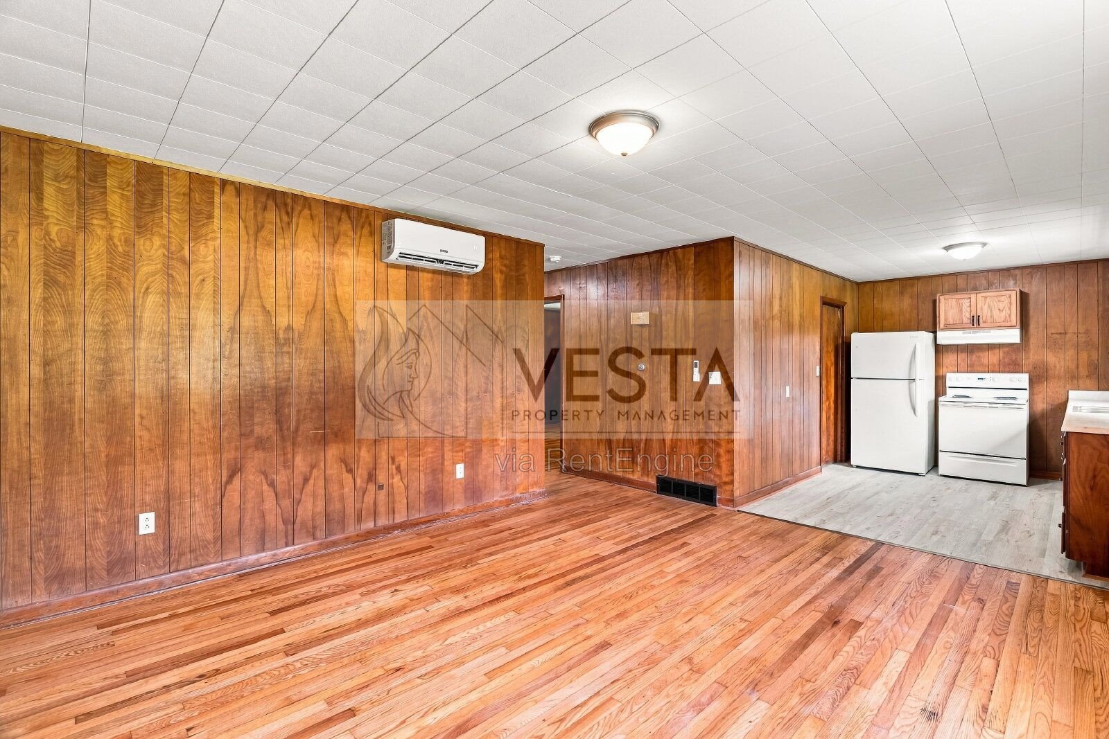 Updated 2BR/1BA Home in Waynesville w/ Carport & Hardwood Floor property image