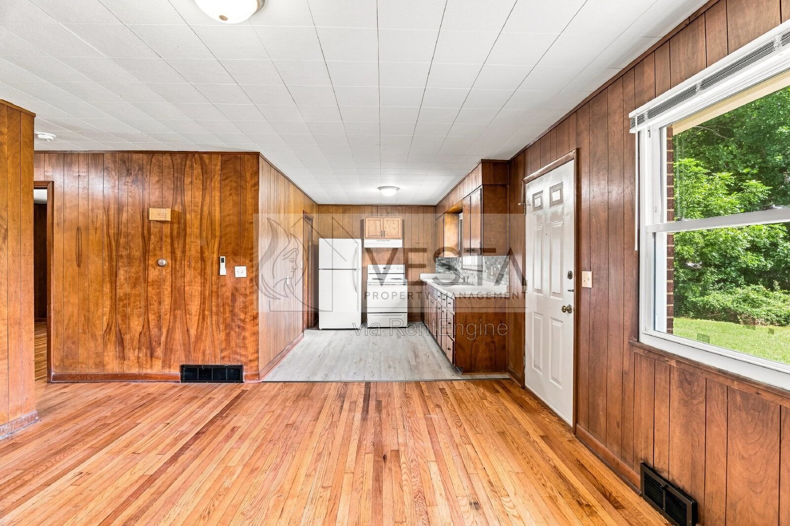 Updated 2BR/1BA Home in Waynesville w/ Carport & Hardwood Floor property image
