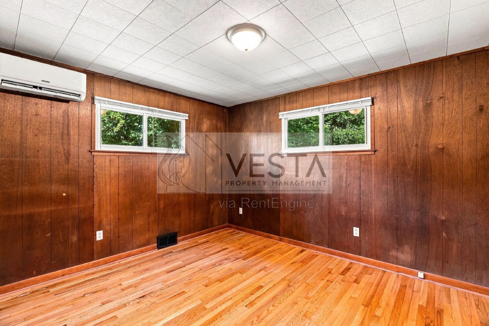 Updated 2BR/1BA Home in Waynesville w/ Carport & Hardwood Floor property image