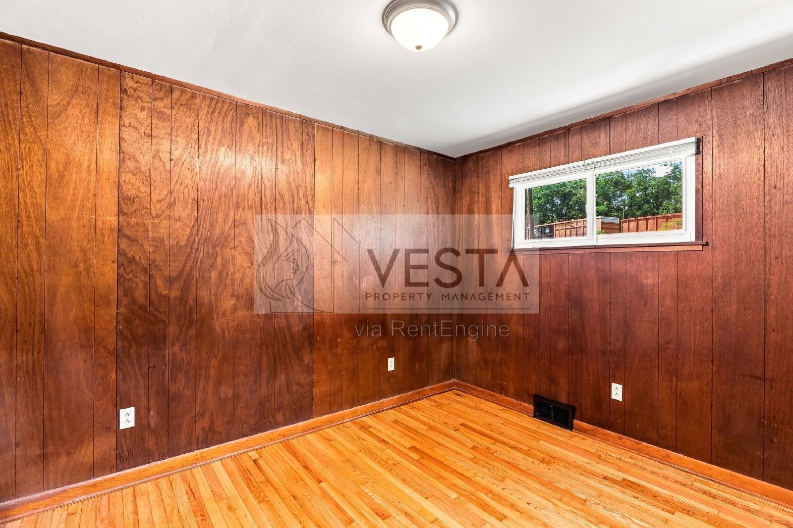 Updated 2BR/1BA Home in Waynesville w/ Carport & Hardwood Floor property image