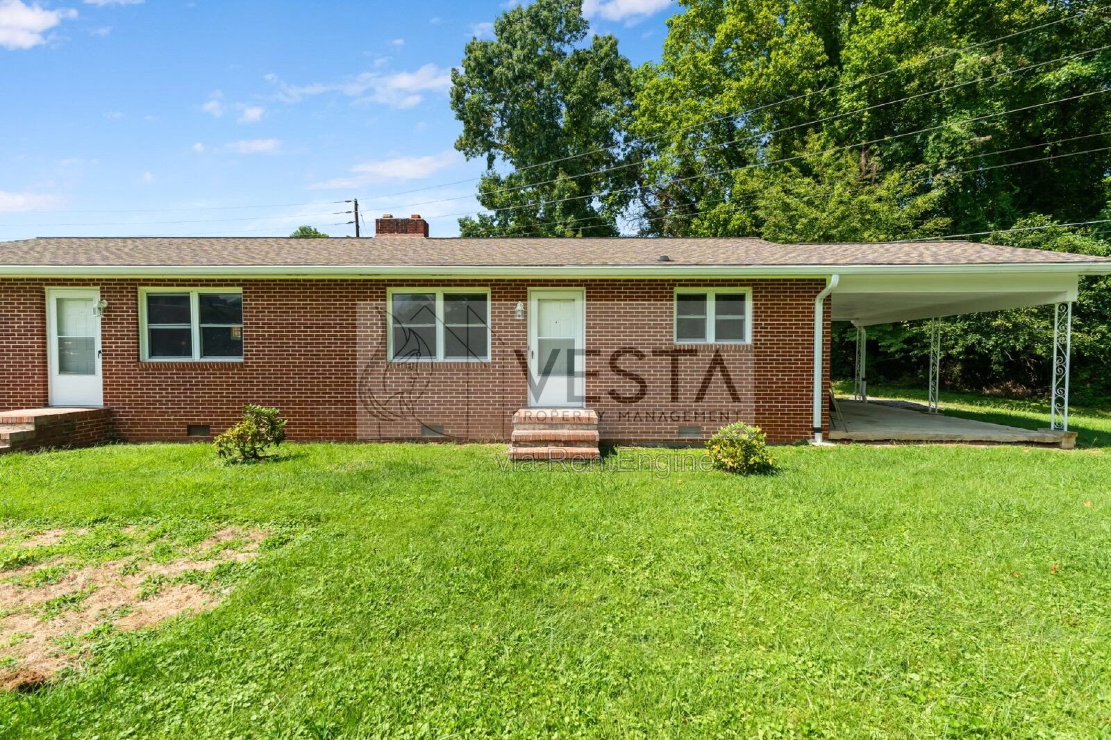 Updated 2BR/1BA Home in Waynesville w/ Carport & Hardwood Floor property image