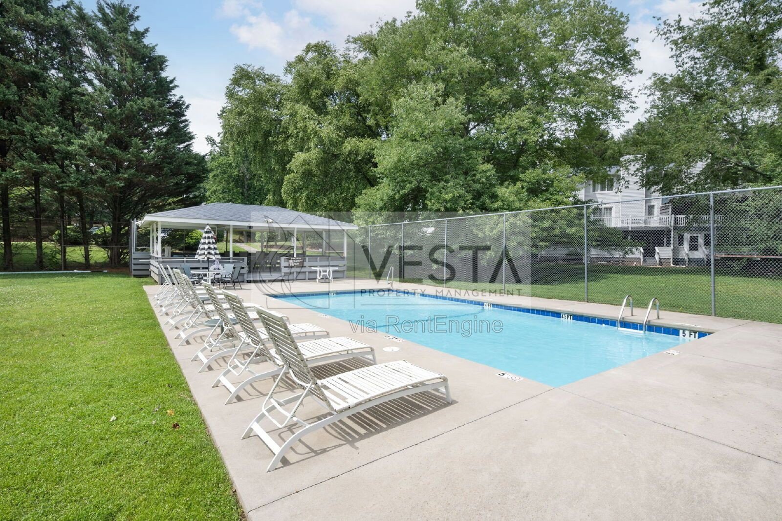 3BR/3BA Condo in South Asheville – Finished Basement & Pool Access property image