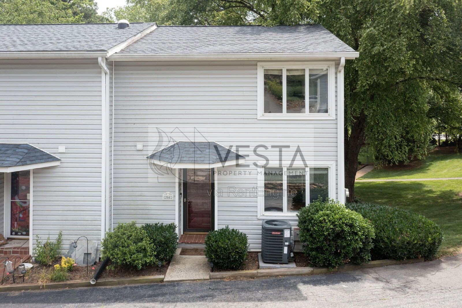 3BR/3BA Condo in South Asheville – Finished Basement & Pool Access property image