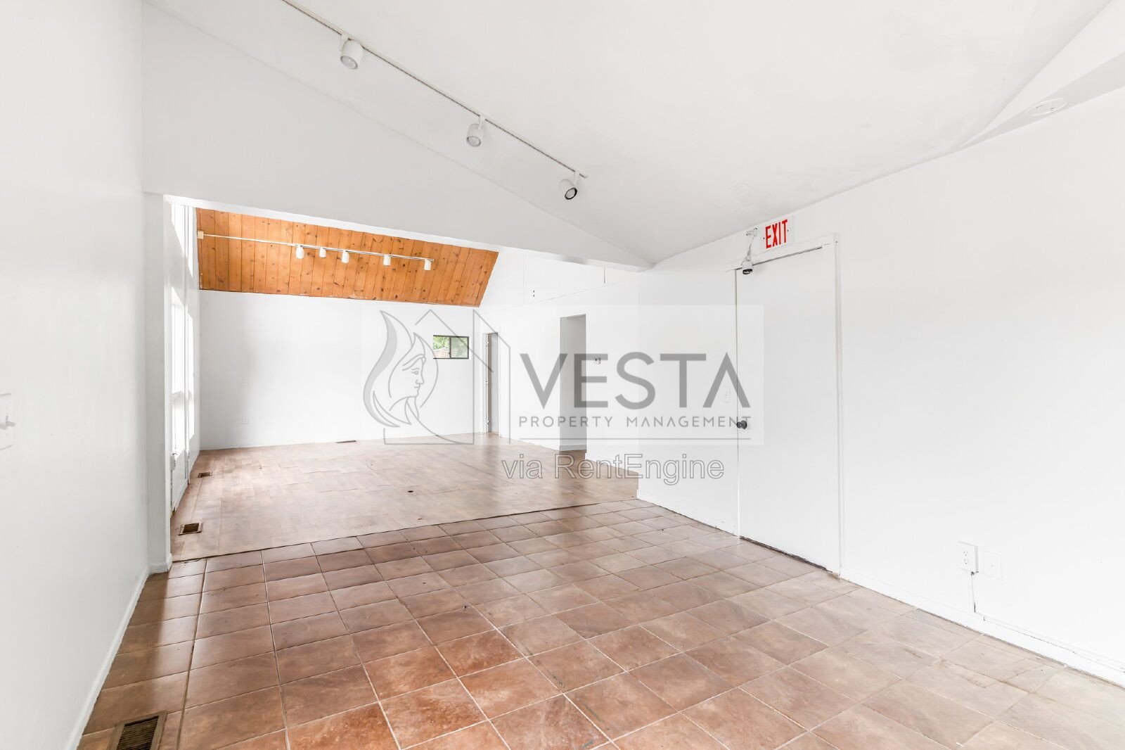 Versatile 754 Sq Ft Live/Work Space in Busy Waynesville Plaza property image