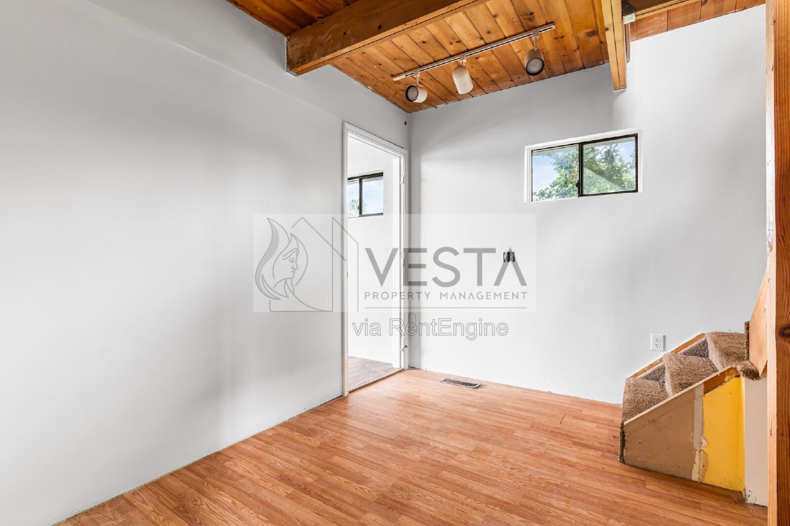 Versatile 754 Sq Ft Live/Work Space in Busy Waynesville Plaza property image