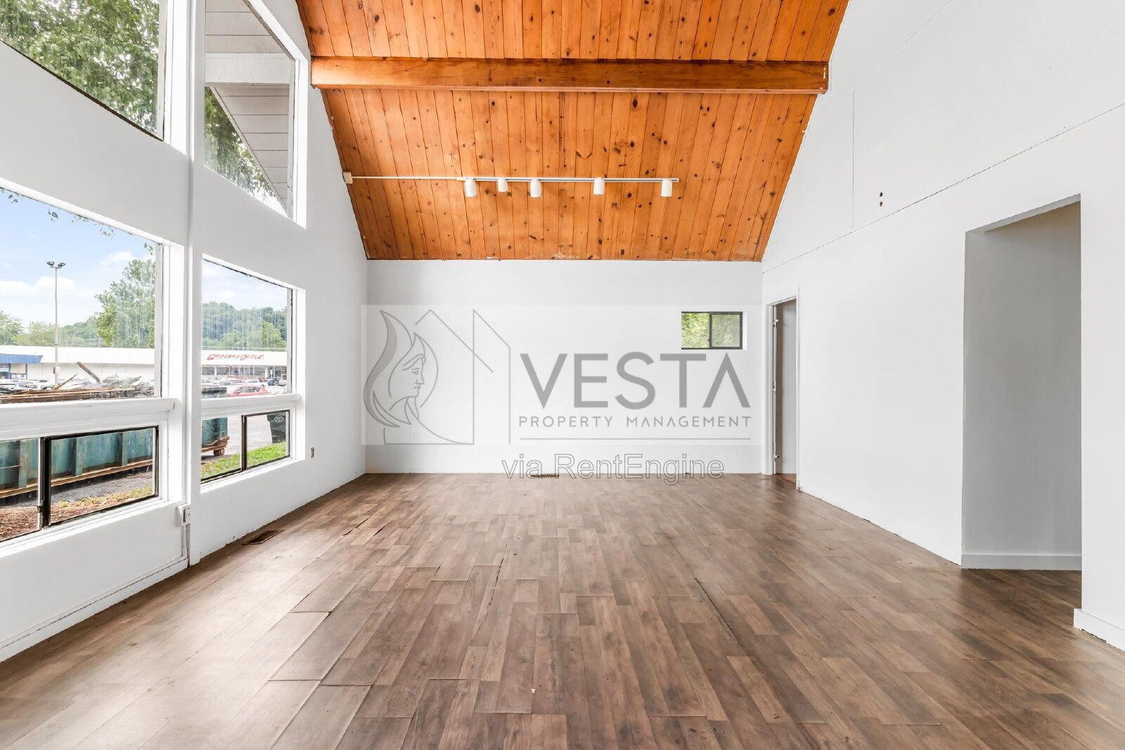 Versatile 754 Sq Ft Live/Work Space in Busy Waynesville Plaza property image