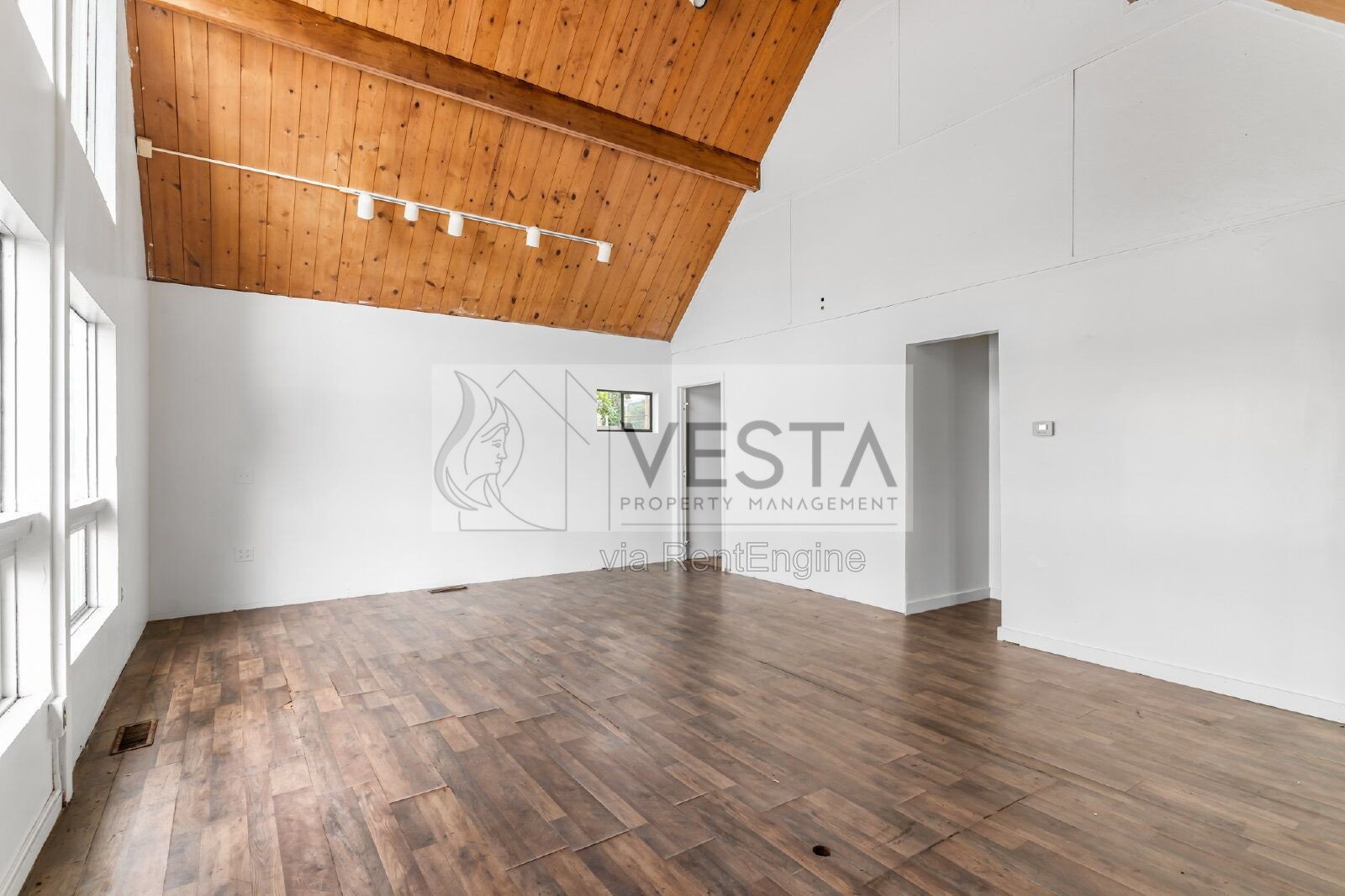 Versatile 754 Sq Ft Live/Work Space in Busy Waynesville Plaza property image