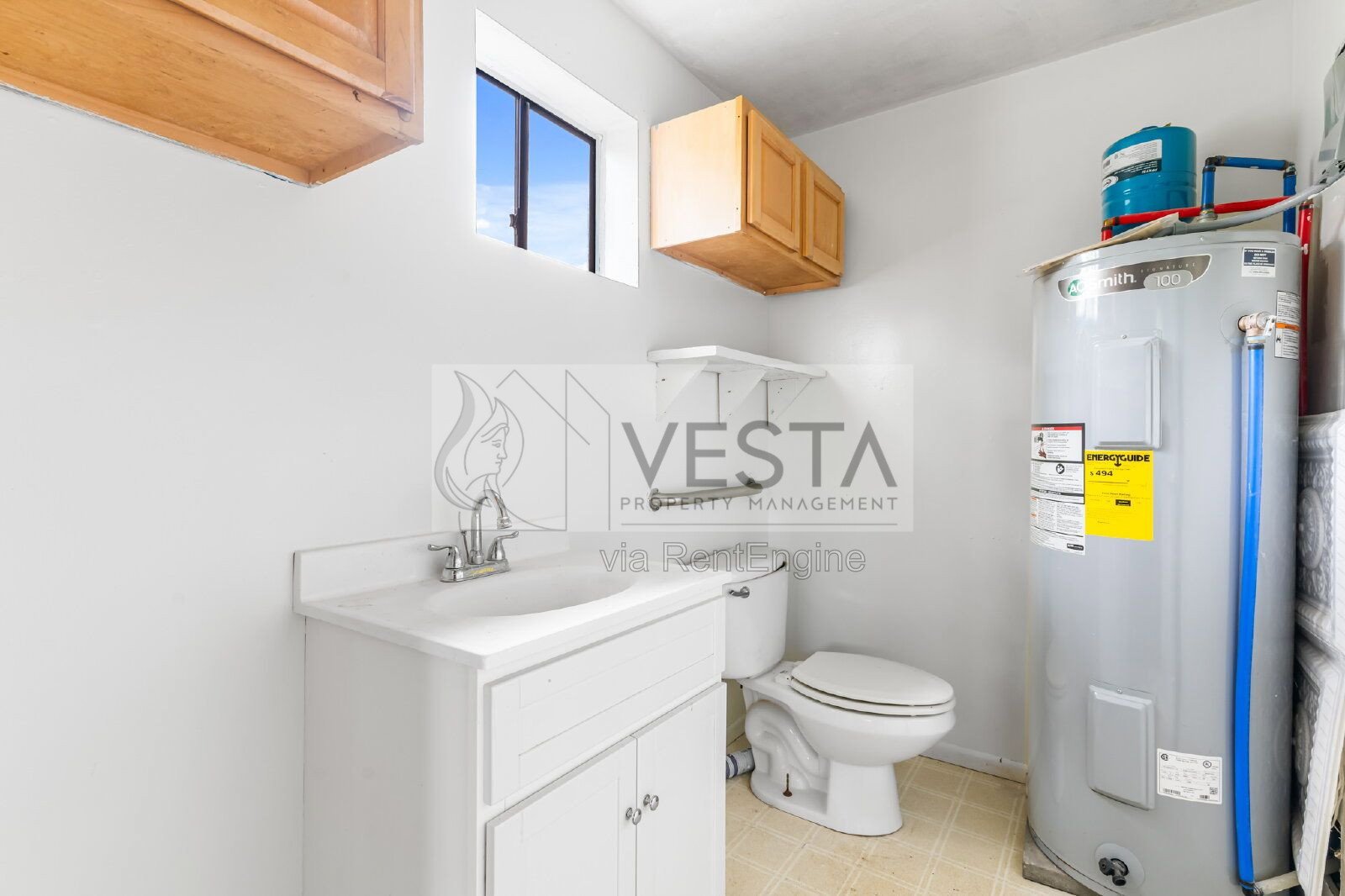 Versatile 754 Sq Ft Live/Work Space in Busy Waynesville Plaza property image
