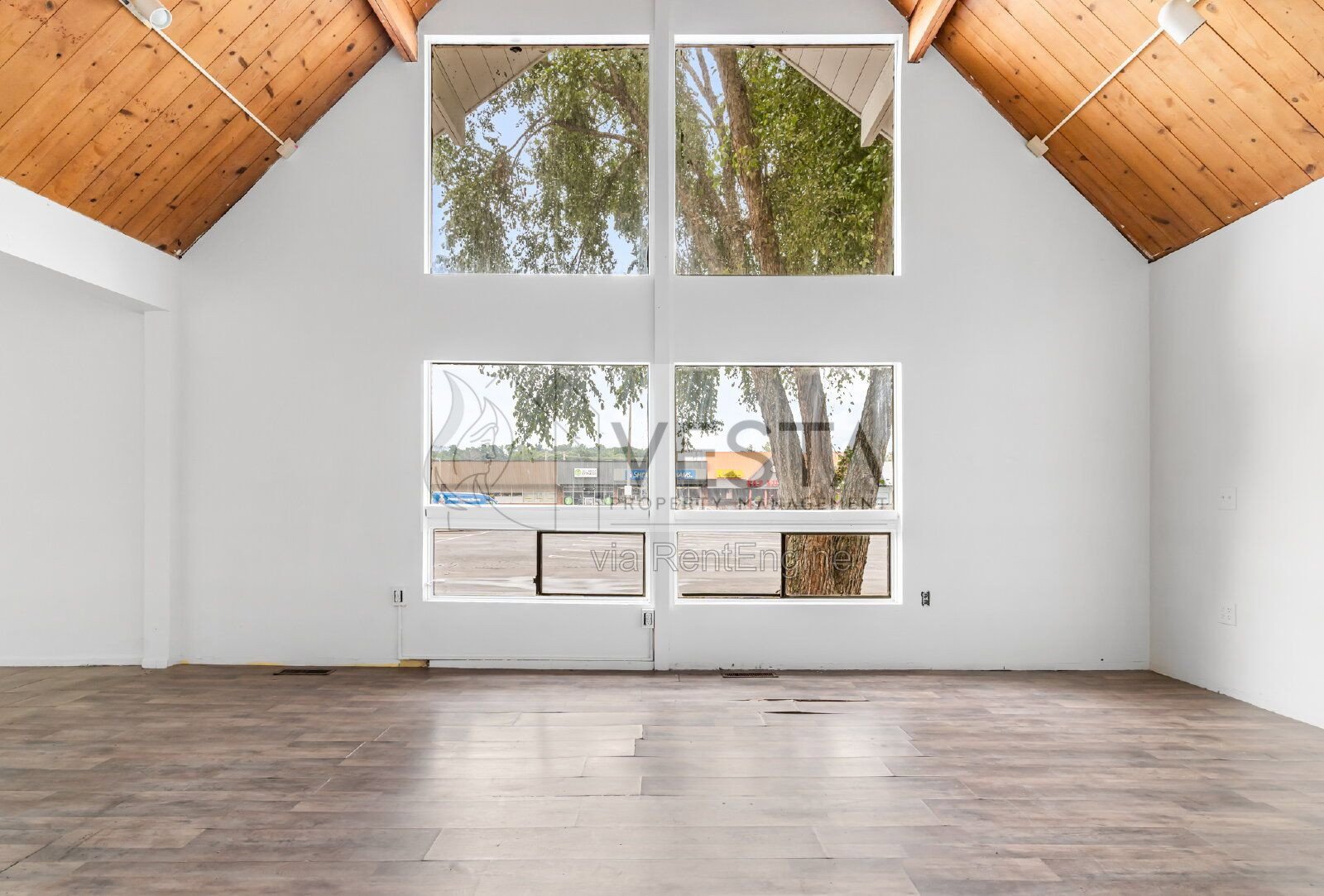 Versatile 754 Sq Ft Live/Work Space in Busy Waynesville Plaza property image