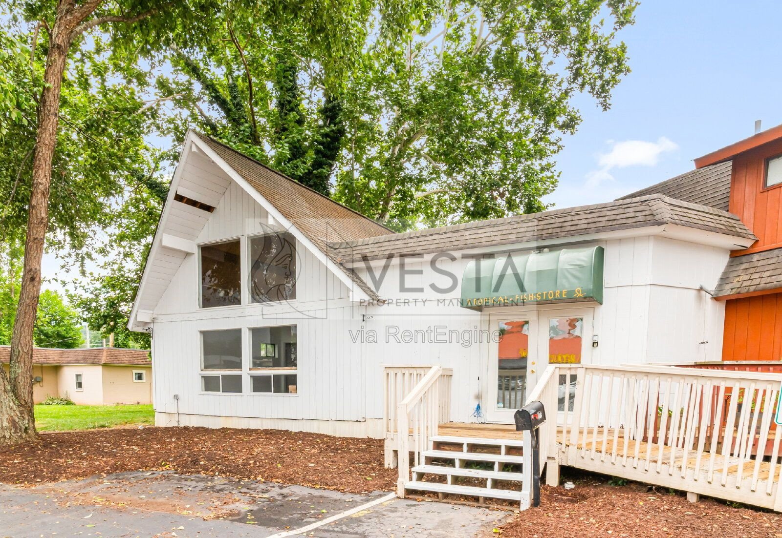 Versatile 754 Sq Ft Live/Work Space in Busy Waynesville Plaza property image