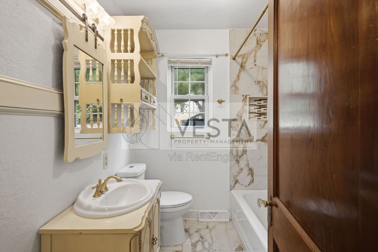 Top-Floor 2BR/1BA Duplex with Mountain Views – Utilities Covered property image