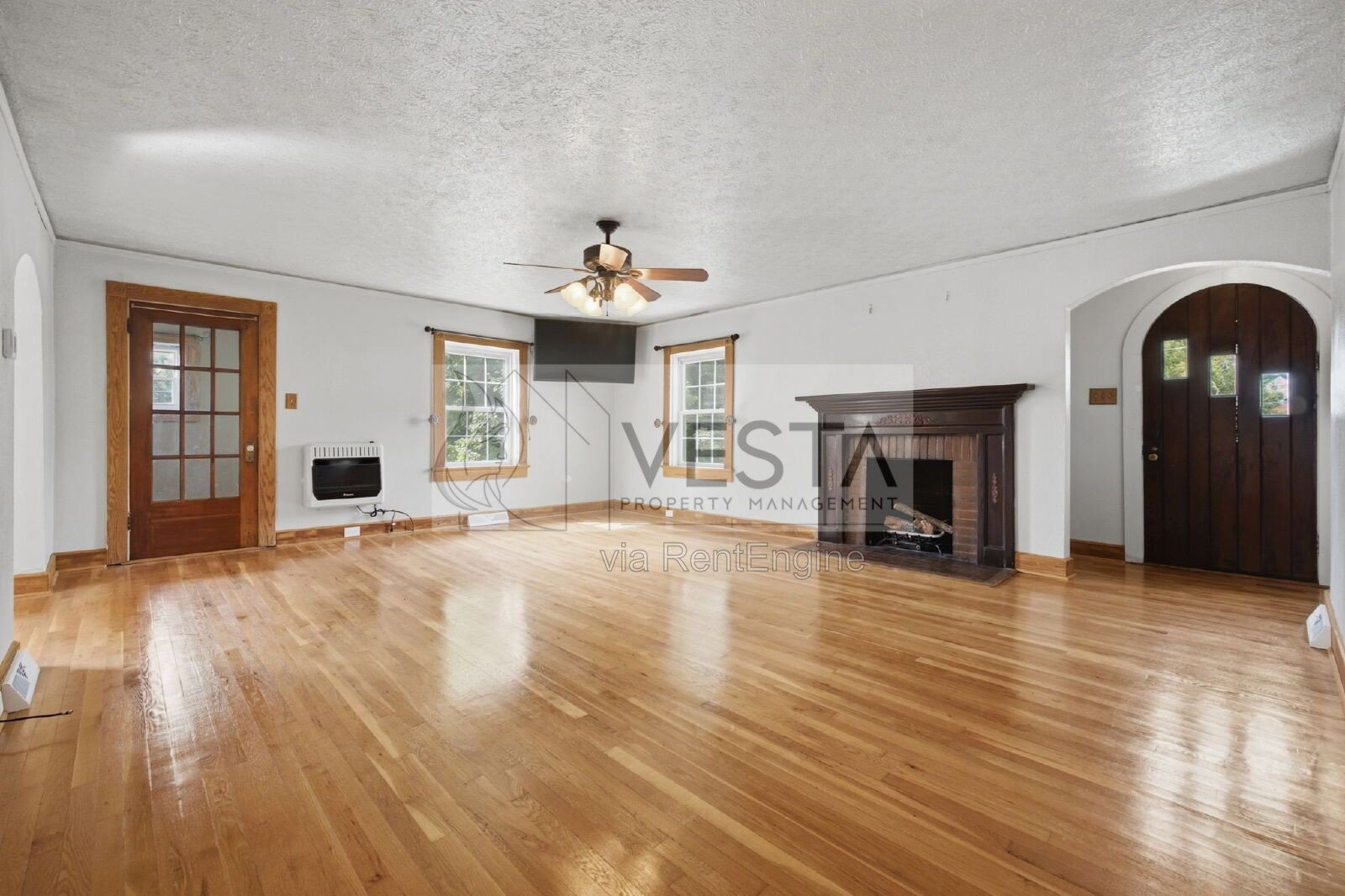 Top-Floor 2BR/1BA Duplex with Mountain Views – Utilities Covered property image