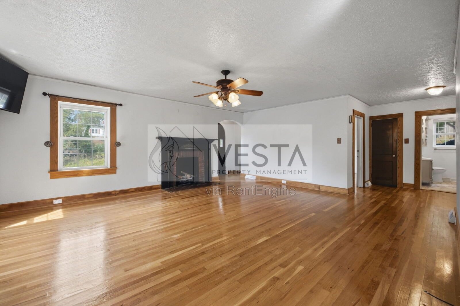Top-Floor 2BR/1BA Duplex with Mountain Views – Utilities Covered property image