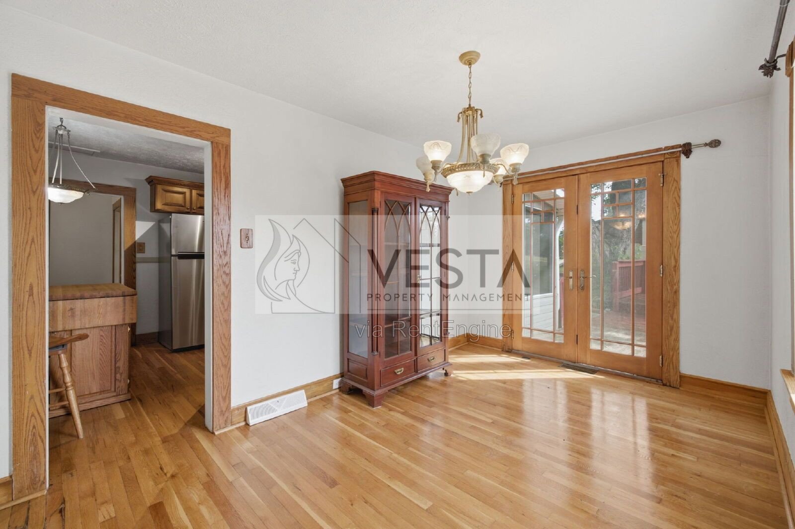 Top-Floor 2BR/1BA Duplex with Mountain Views – Utilities Covered property image
